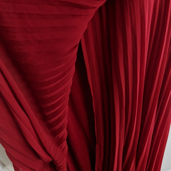 Long red evening gown size 12 - Picture 6 of 9